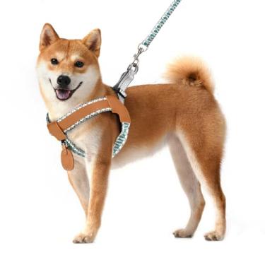 Imagem de Peitoral para cães de poliéster e couro genuíno com tiras refletivas, colete leve com suporte AirTag para cães de tamanho grande, colete ajustável para animais de estimação com coleira para cães