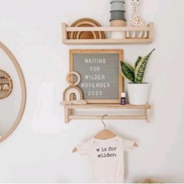 Imagem de Kit 2 Prateleiras com Cabideiro para Quarto Infantil Madeira Pinus Natural