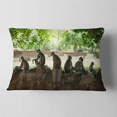 Imagem de Designart Troop of Monkeys in Sri Lanka' African Landscape Throw Lombar Sala de estar, Sofá, Travesseiro + Capa de almofada impressa em ambos os lados 30,48 cm x 50,8 cm