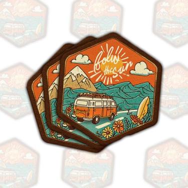 Imagem de 3 peças de adesivo Follow the Sun, decalque de vinil retrô com prancha de surf, montanhas e flores para laptop, garrafa de água, carro, álbum de recortes, aventuras ao ar livre e amantes de viagens