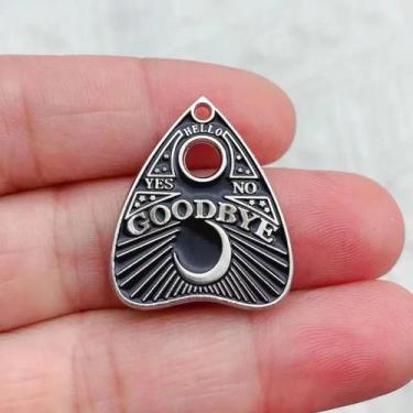 Imagem de Pingentes De Joias De Esmalte Gótico Com Temas De Sol, Lua, Gato, Morc