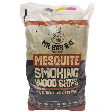 Imagem de Mr. Bar-B-Q Chips de defumador de madeira Mesquite 100% natural, lascas de madeira de algaroba para fumantes, funciona em qualquer fonte de calor, sabor picante tradicional para churrasco no quintal