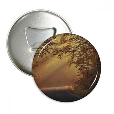 Imagem de Crachá multifuncional com ímã de geladeira e cenário de natureza silvicultura de outono