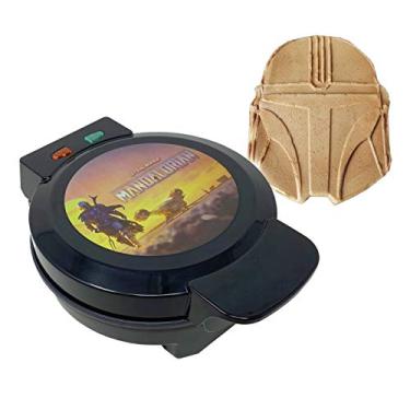 Imagem de Uncanny Brands Máquina de Waffle Mandaloriano Star Wars - Antiaderente, Design em Forma de Capacete Mandaloriano