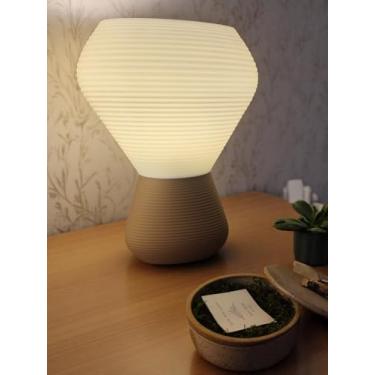 Imagem de Luminária de Mesa Arqora, Design Moderno, Base com Difusor Texturizado, Luz Aconchegante (Cúpula Branca/Base Marrom Claro)