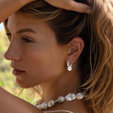 Imagem de Brincos de argola de pérola para mulheres, brincos de pérola barroca grandes banhados a ouro 14 k S925 pequeno brinco de argola para presente de joias, 1, Latão, Sem pedra preciosa