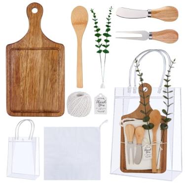 Imagem de Prêmios de chá de bebê para vencedores de jogos tábua de queijo de bambu colher garfo espalhadores de manteiga toalha xadrez cartão de agradecimento e sacos de presente para chá de bebê casamento