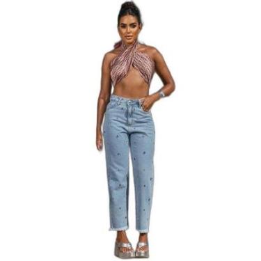Imagem de CALÇA JEANS MOM FEMININA CINTURA ALTA COM APLICAÇÃO E BARRA DESFIADA 23037 40 MÉDIA UNICA-Feminino