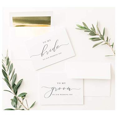 Imagem de To My Bride To My Groom On Our Wedding Day Card 10 x 13 cm Cartão branco dobrado com caligrafia preta com envelopes revestidos de folha dourada conjunto de 2 cartões de casamento elegantes estilo mini