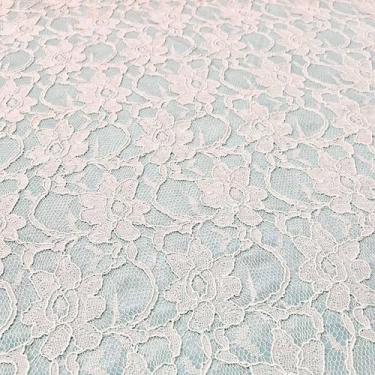 Imagem de Rolo 2 Metros Renda Suiça Forrada 95% Poliéster 5% Poliamida - Tecidos