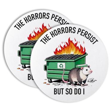Imagem de Vgrti Conjunto de 2 porta-copos The Horrors Persist But So Do I Drink porta-copos de café, gambá engraçados, para decoração de mesa de escritório, presentes de gambá, filmes de terror para mulheres