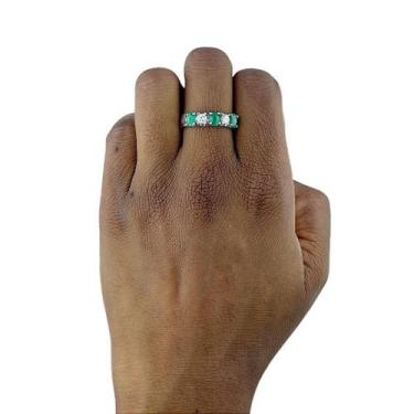 Imagem de Anel em Ouro Branco 18k Meia Aliança com Esmeralda e Diamantes - Joia 