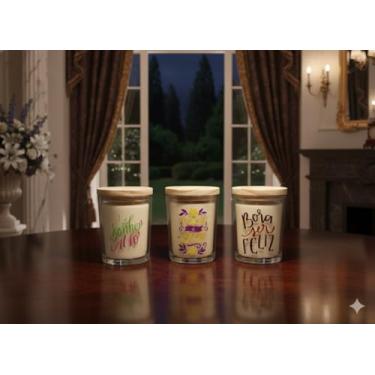 Imagem de Kit 10 Velas Aromáticas de Natal Artesanais com Frases Motivacionais, Tampa de Madeira, Lembrancinha de Fim de Ano (Pitanga)