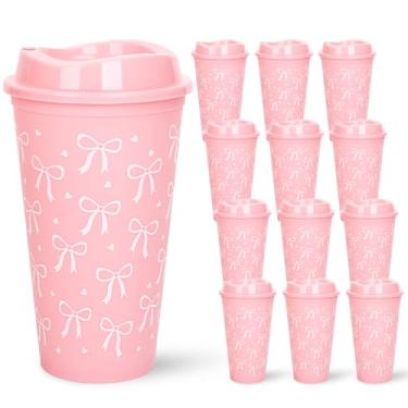 Imagem de JarThenaAMCS Pacote com 12 xícaras de café reutilizáveis com laço rosa de 473 ml, com tampas, copo de plástico, caneca de viagem para bebidas quentes e frias, lembrancinhas de festa de escritório em