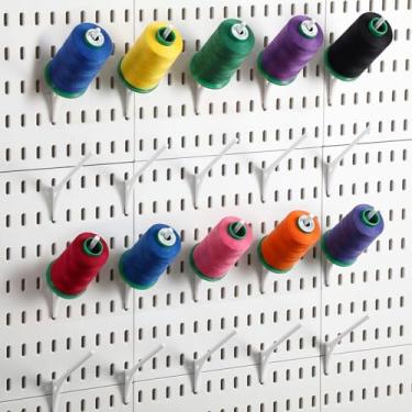Imagem de Geelin Pacote com 20 ganchos brancos para carretel de 45° compatíveis com acessórios para quadro de pegboard, organizador de ganchos para artesanato, bordado, linha de costura, rolos de papel