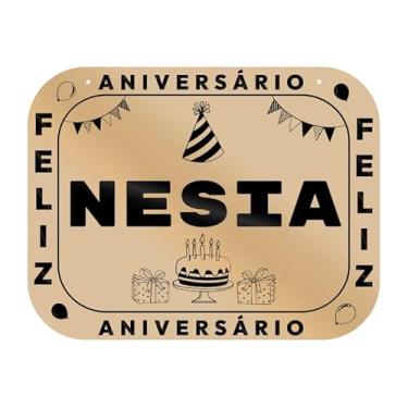 Imagem de Placa Feliz Aniversário Nesia em MDF, 19x14 cm, com 2 Furos para Pendurar