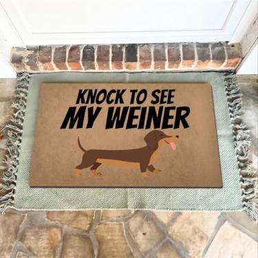 Imagem de GengDuCJ Capacho engraçado de boas-vindas (23,6 x 39,9 cm) antiderrapante borracha traseira novidade brincadeira aquecedor tapete de presente para a entrada (Knock to See My Weiner Daschund Dog Pet