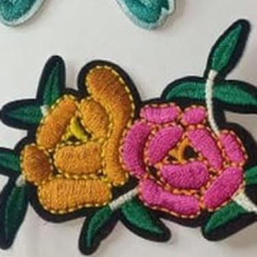 Imagem de Adesivo autocolante roupa temas variados - Karina Zou, Flor Rosa e Ama