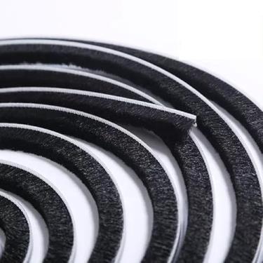 Imagem de Veda Frestas Escova Fita Adesiva Vedação Janela Porta 20x7mm - 5 Metros - ®Youtek (Preta)