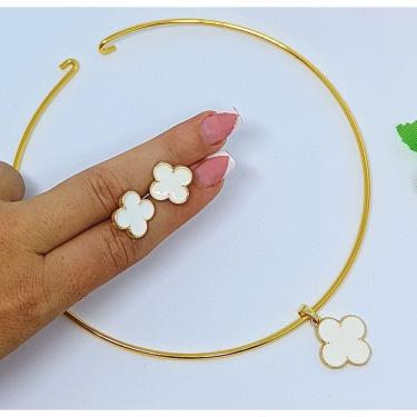 Imagem de kit Colar Choker aro liso Rigído Par de Brincos antialérgico com Pingente Flor trevo Rosa Verde Branco Tendência Fashion