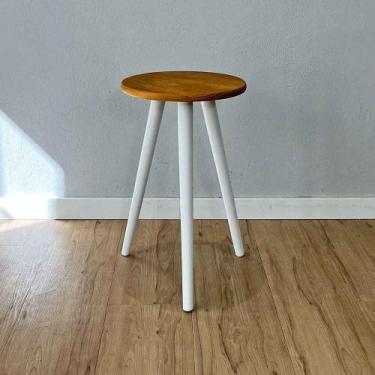 Imagem de Mesa Lateral Redonda com Pé Palito de Madeira Nozes e Branco - ArtFact
