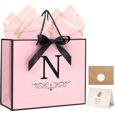 Imagem de Sacos de presente personalizados para mulheres e meninas com inicial - Saco de presente de papel rosa monograma com laço de fita, papel de seda combinando, cartão e adesivo de envelope (N, médio)