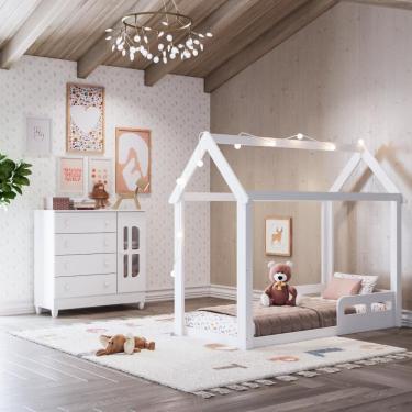 Imagem de Quarto Infantil Montessoriano Cama Casinha Analu Cômoda Gabrielle Fraldário 100% MDF Branco Carolina Baby