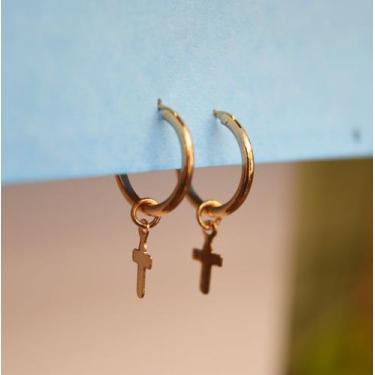 Imagem de Brinco Masculino Argolas Dourada Finas com Cruz - PAR - Vorax Acessóri