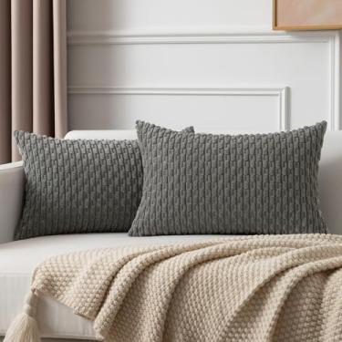Imagem de Kevin Textile Capas de almofada de veludo listradas decorativas com zíper oculto para casa sofá/quarto/carro macio aconchegante sólido oblongo capa de almofada 2 peças (12x20 polegadas cinza escuro)