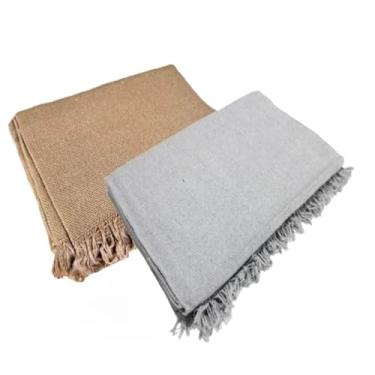 Imagem de Conjunto de mantas extragrandes para sofá (2 peças), dimensões 300 x 180 cm, material de algodão puro, com finalidades decorativas e protetoras. (Caramelo Liso + Cinza Neblina)