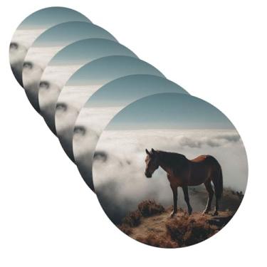 Imagem de Cavalo em uma montanha enevoada porta-copos de couro para bebidas conjunto de 6 porta-copos de bar resistente ao calor forma redonda tapete copo copo copo bonito porta-copos para decoração de casa