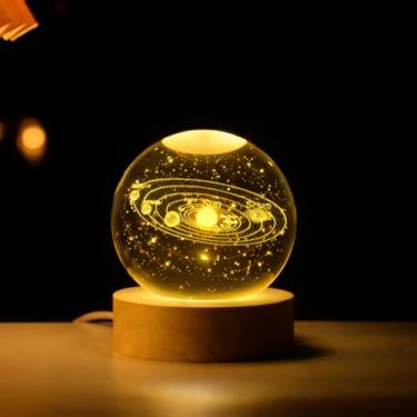 Imagem de auaurly Bolas de cristal do sistema solar 3D com base de luz de madeira, lâmpada de vidro planeta universo de luz noturna, lâmpada decorativa presente para aniversário para adultos, crianças, meninos