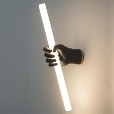 Imagem de Luminária de parede decorativa em resina, com design de barra cilíndrica horizontal em acrílico, feita à mão. Arandelas de parede LED pretas para cabeceira, sala de estar e parede de fundo.