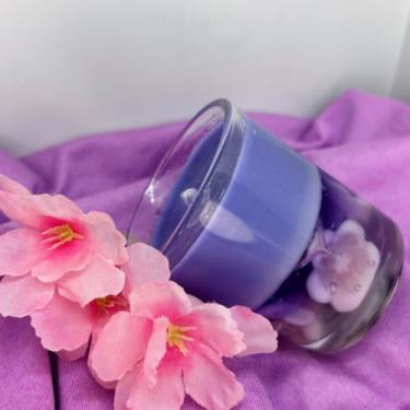 Imagem de Vela Brisa do Oriente 60g - Flor do Campo e Flor de Cerejeira - Mão de