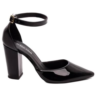 Imagem de SAPATO SCARPIN FEMININO TORRICELLA VERNIZ PRETO FIVELA DE AJUSTE NA COR DOURADO, NÚMERO 35