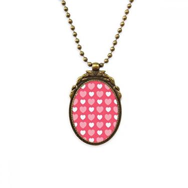 Imagem de Chaveiro com pingente de contas vintage com pontos de coração rosa e branco para Dia dos Namorados