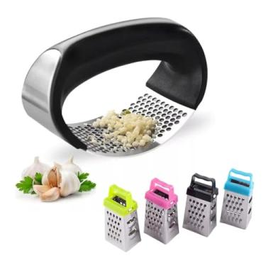 Imagem de Kit 2 Peças Amassador Espremedor Triturador de Alho e Mini Ralador Fatiador Inox Para Queijos Frutas e Legumes Manual Utensílio para Cozinha, Esmagador de Alho de Aço Inoxidável Socador de Alho