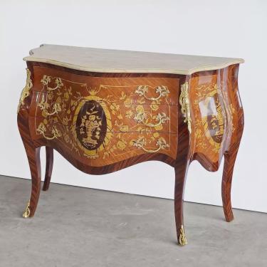 Imagem de Cômoda Bombê Pés Cabriolé Luiz xv Marchetaria Medalhão