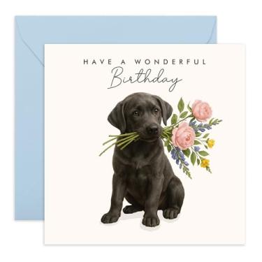 Imagem de Cartão de aniversário – "Wonderful Birthday" – Cartão de felicitações fofo para amantes de cães, mãe, pai, colegas, cowokers, Bestie, BFF, mulheres, homens, ele, seu cão labrador preto com buquê de