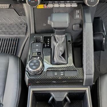 Imagem de BORUIEN Capa de painel de câmbio para Toyota Tacoma 2024 2025 2026 acessórios interiores para 4Runner 2025 2026 painel central painel capa decoração guarnição (grão de fibra de carbono)