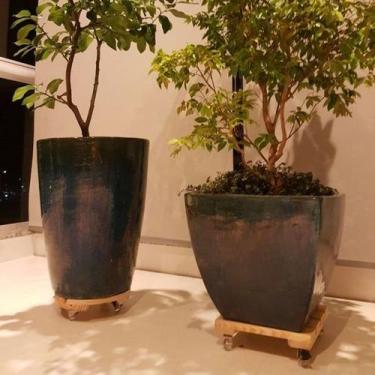 Imagem de Suporte para vasos 45 cm Quadrado em madeira com Rodas em Gel/Silicone