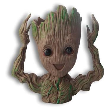 Imagem de Vaso de flores Groot de jardim de fadas com orifício Estatueta de PVC Groot in para porta-canetas, suculentas, plantas aéreas, suporte de caneta para decoração de casa (Groot com ambas as mãos para cima)