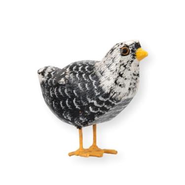 Imagem de Escultura Artesanal de Pintainho Carijó Misto em Madeira Caixeta (D4AA), 10 cm Altura, Acabamento em Cera de Carnaúba, Peça Decorativa Feita à Mão
