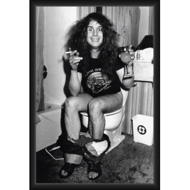 Imagem de BUY ART FOR LESS Pôster de arte emoldurado Ozzy Ozbourne/WC oficialmente licenciado - 61 x 91 cm - Moldura de madeira projetada resistente com vidro plexi - Pronto para pendurar
