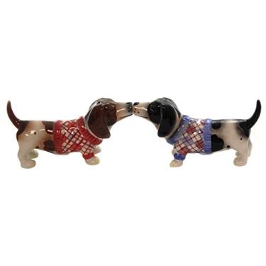 Imagem de Pacific Giftware Conjunto de saleiro e pimenteiro magnético beijando Basset Hounds in Sweater Nothing but a Hound Dog