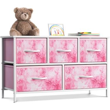 Imagem de Sorbus Cômoda infantil com 5 gavetas – Organizador de baú com moldura de aço, parte superior de madeira, caixas de tecido fáceis de puxar – Suporte de TV longo e largo para móveis de quarto, corredor,