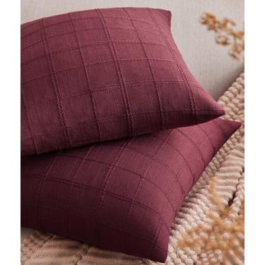 Imagem de ZeeMart Conjunto de 2 capas de almofada xadrez de linho bordô, 61 x 61 cm, bordô, grade dupla face, decorativa de fazenda, capas de almofada de linho de algodão vermelho