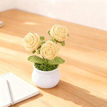 Imagem de JINGYAN Fio tricotado feito à mão amarelo três cabeças rosa pequeno vaso simulação rosa ornamento de mesa adequado para dar como um presente para amigos, familiares, entes queridos e professores
