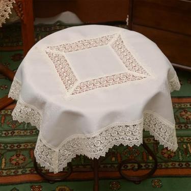 Imagem de Wuluwala Toalha de mesa quadrada branca pequena toalha de mesa macramê com centro vazado romântico toalha de mesa vintage elegante chique para chá de panela, festa de aniversário, decoração de