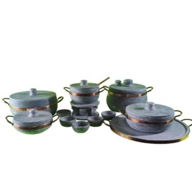 Imagem de Jogo com 12 peças em Pedra Sabão + colher pau Adicione um toque autêntico à sua culinária com nosso exclusivo jogo de panelas de pedra sabão. Direto de Minas
